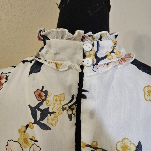 Floral Long Sleeve Dress - Picture 5 of 9